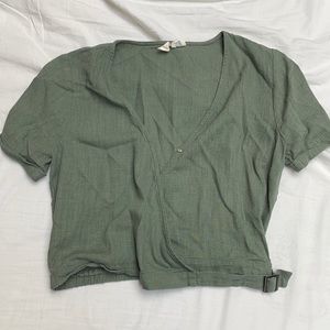 Cropped Green Shirt